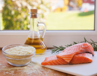 Lachs mit Kartoffelflocken für den Hund